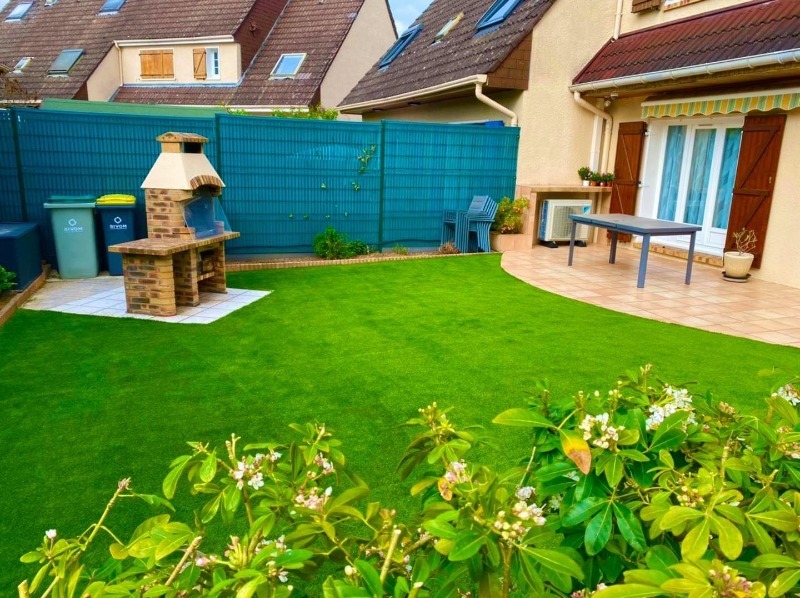 Gazon synth&eacute;tique